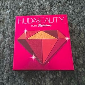 Huda Beauty Obsessions pallet in Ruby